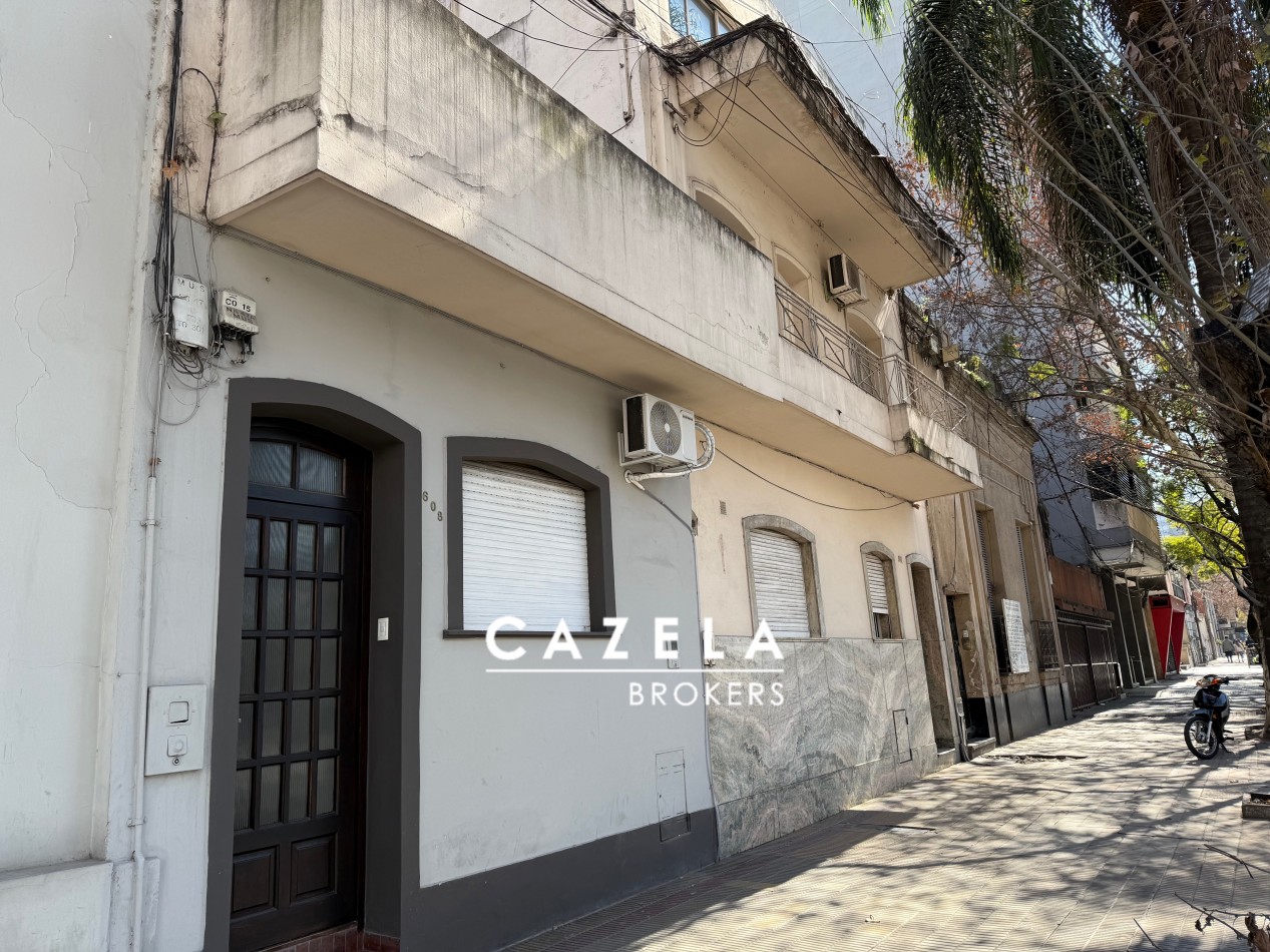 CASA EN VENTA EN AV. AVELLANEDA AL 600