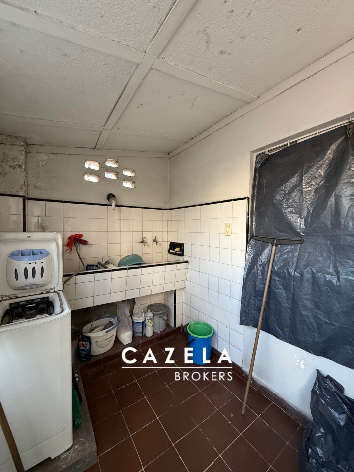 CASA EN VENTA EN AV. AVELLANEDA AL 600