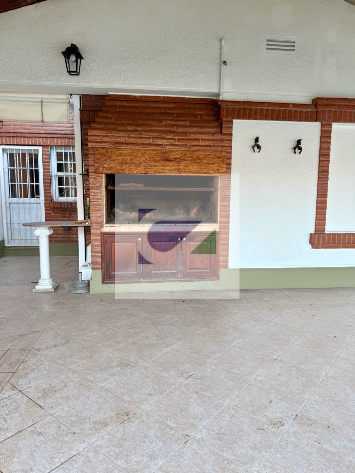 CASA EN VENTA A METROS DE AV. ACONQUIJA AL 2800