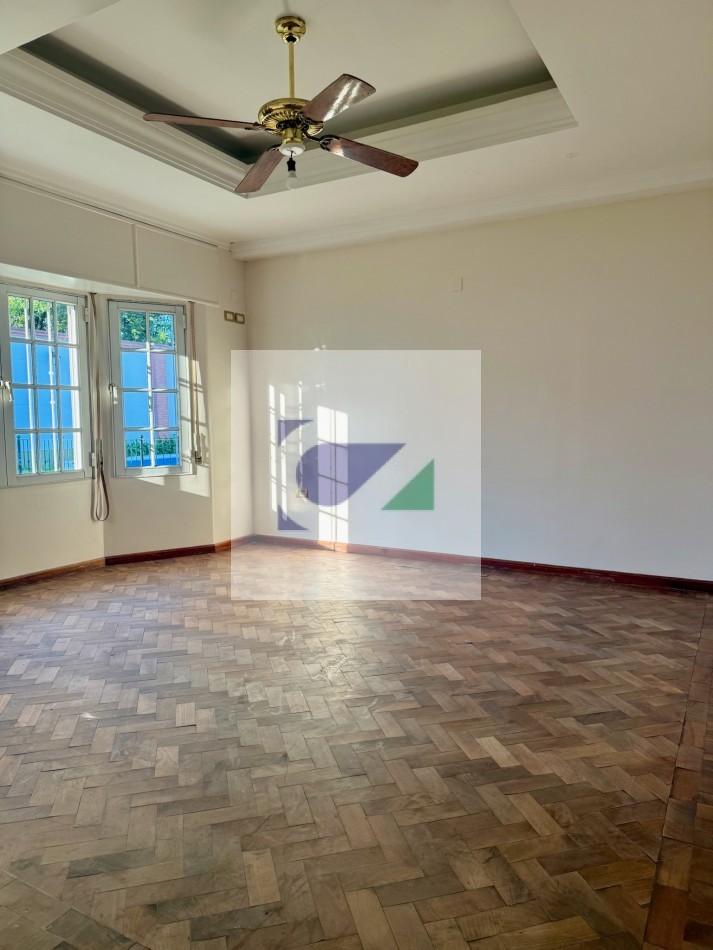 CASA EN VENTA A METROS DE AV. ACONQUIJA AL 2800