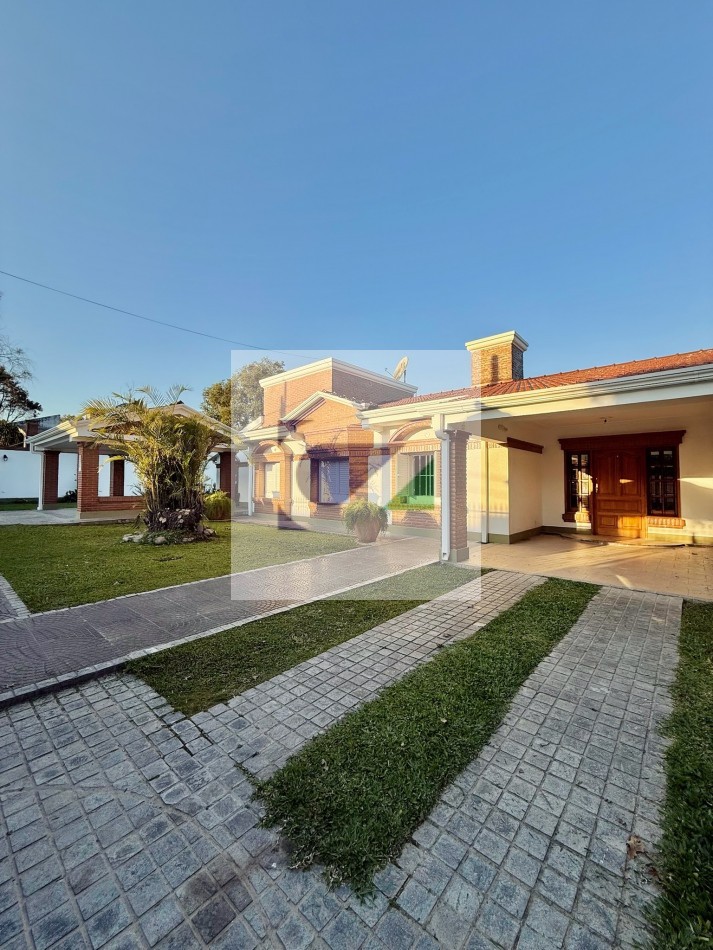 CASA EN VENTA A METROS DE AV. ACONQUIJA AL 2800