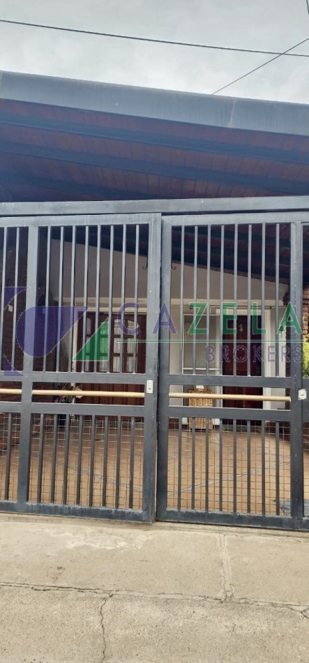 CASA EN VENTA EN PASAJE FERNANDEZ AL 4000