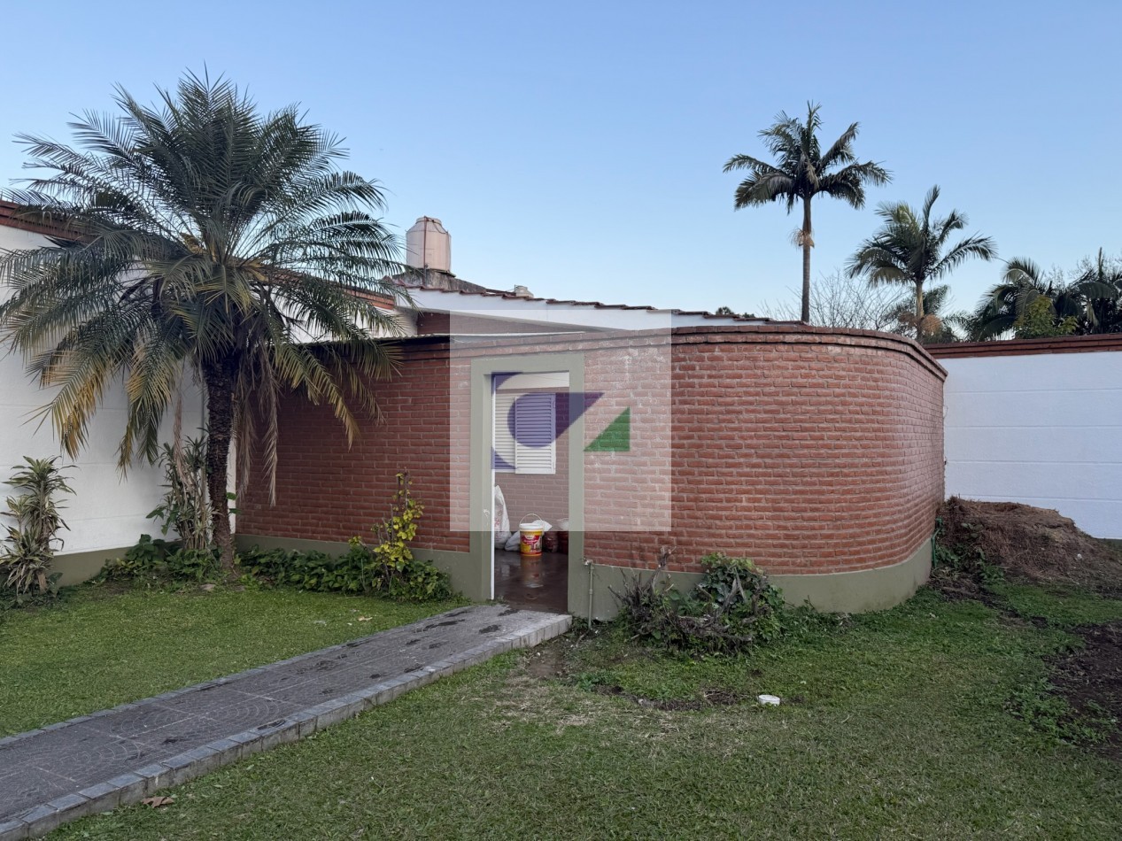 CASA EN VENTA A METROS DE AV. ACONQUIJA AL 2800