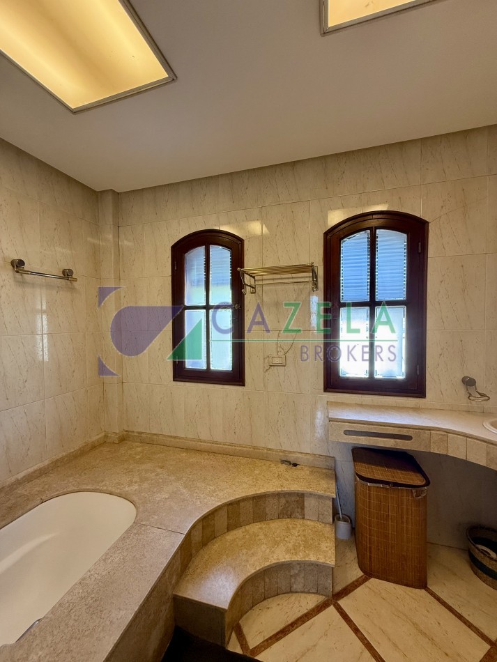 CASA EN VENTA EN BARRIO BEVERLY HILLS