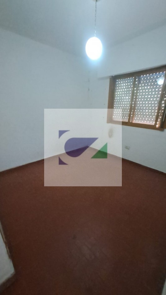 CASA A REFACCIONAR O DEMOLER EN VENTA BOLIVAR AL 800