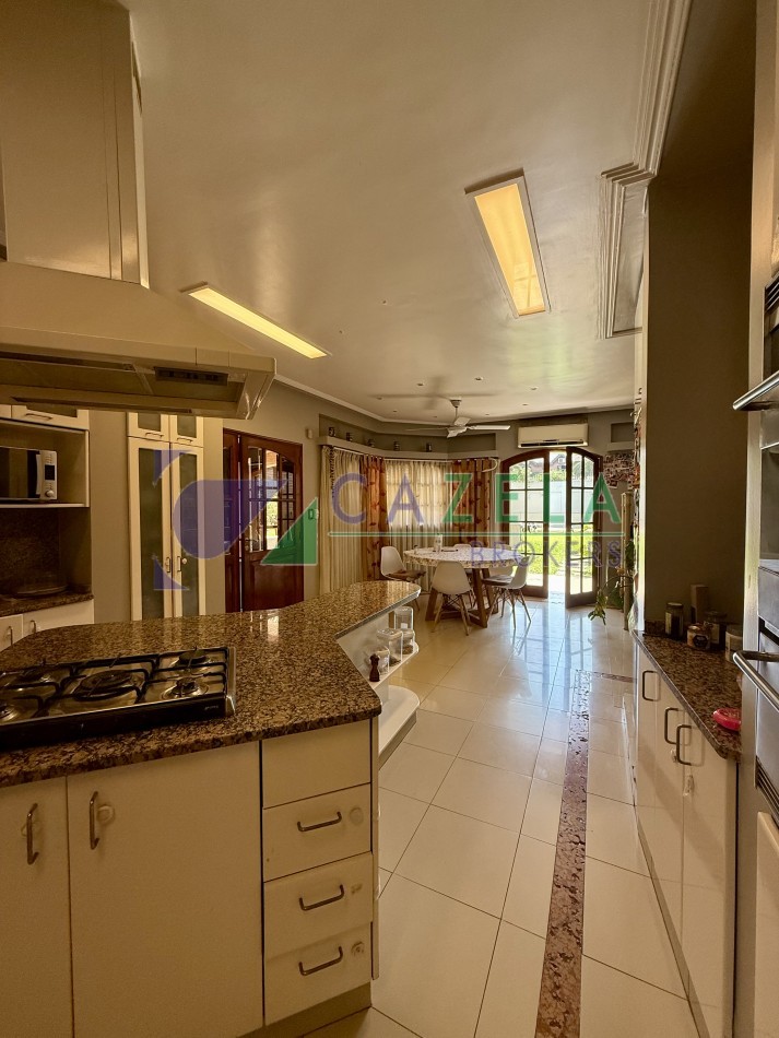 CASA EN VENTA EN BARRIO BEVERLY HILLS