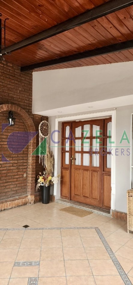 CASA EN VENTA EN PASAJE FERNANDEZ AL 4000
