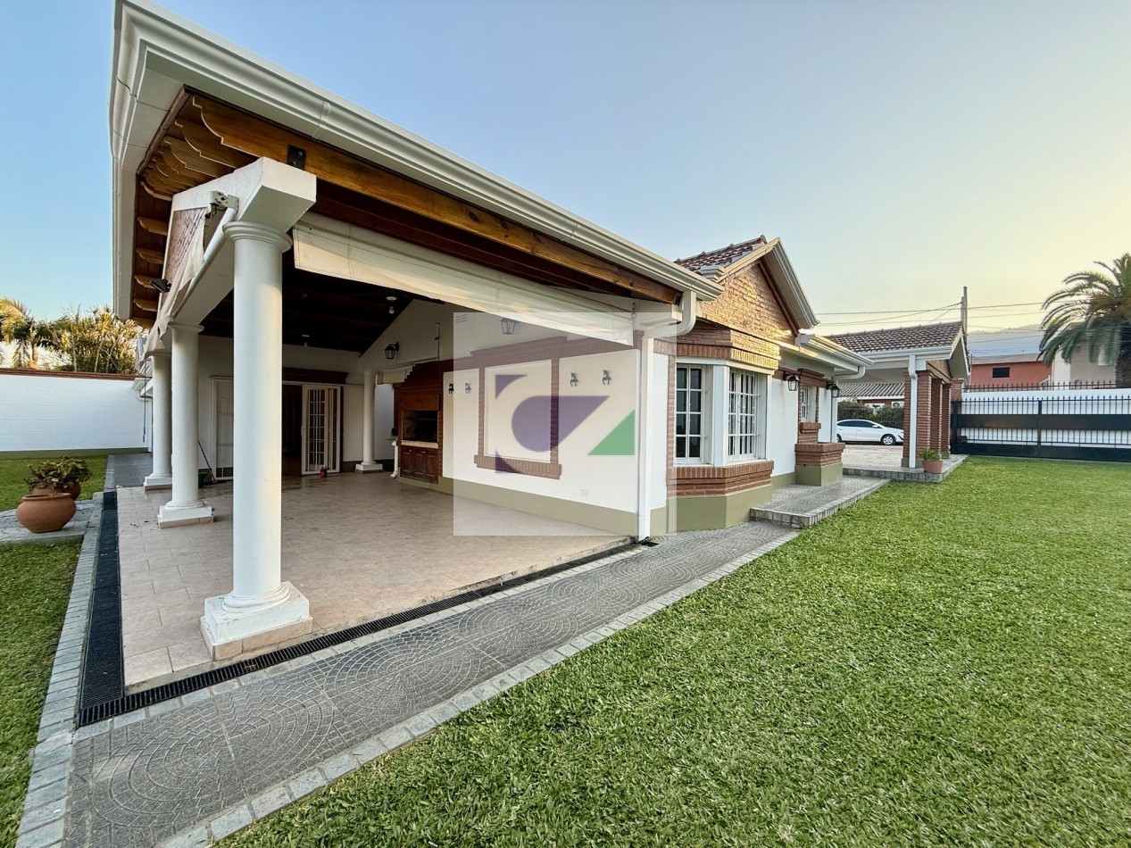 CASA EN VENTA A METROS DE AV. ACONQUIJA AL 2800