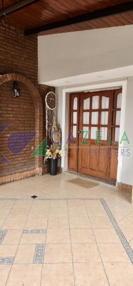 CASA EN VENTA EN PASAJE FERNANDEZ AL 4000