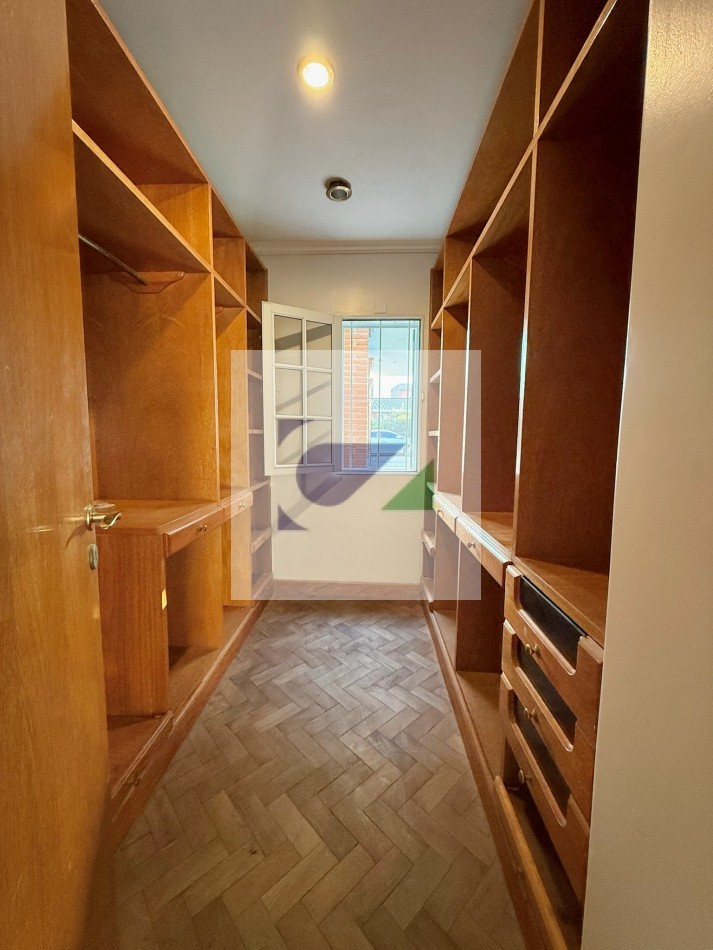 CASA EN VENTA A METROS DE AV. ACONQUIJA AL 2800