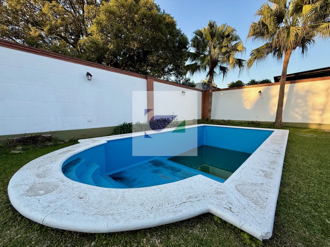 CASA EN VENTA A METROS DE AV. ACONQUIJA AL 2800