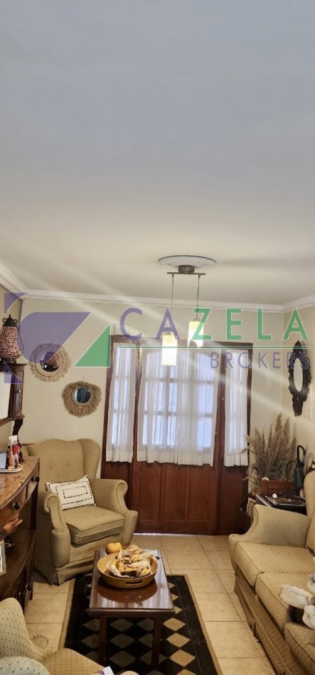 CASA EN VENTA EN PASAJE FERNANDEZ AL 4000