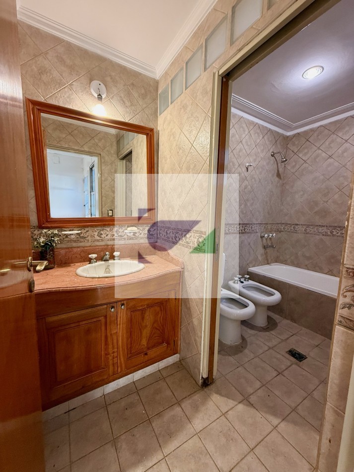 CASA EN VENTA A METROS DE AV. ACONQUIJA AL 2800