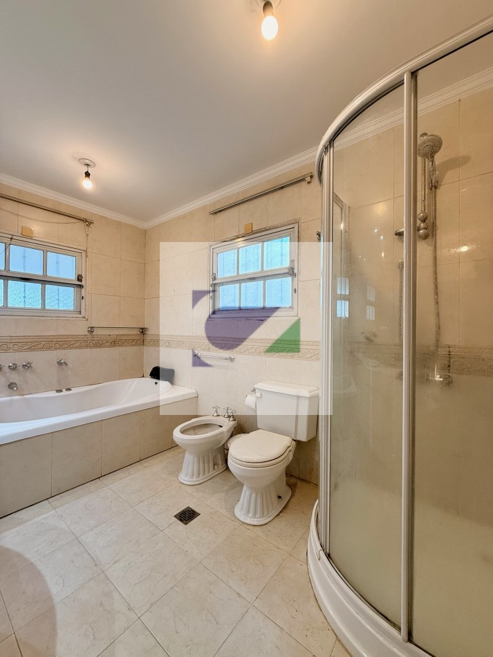 CASA EN VENTA A METROS DE AV. ACONQUIJA AL 2800