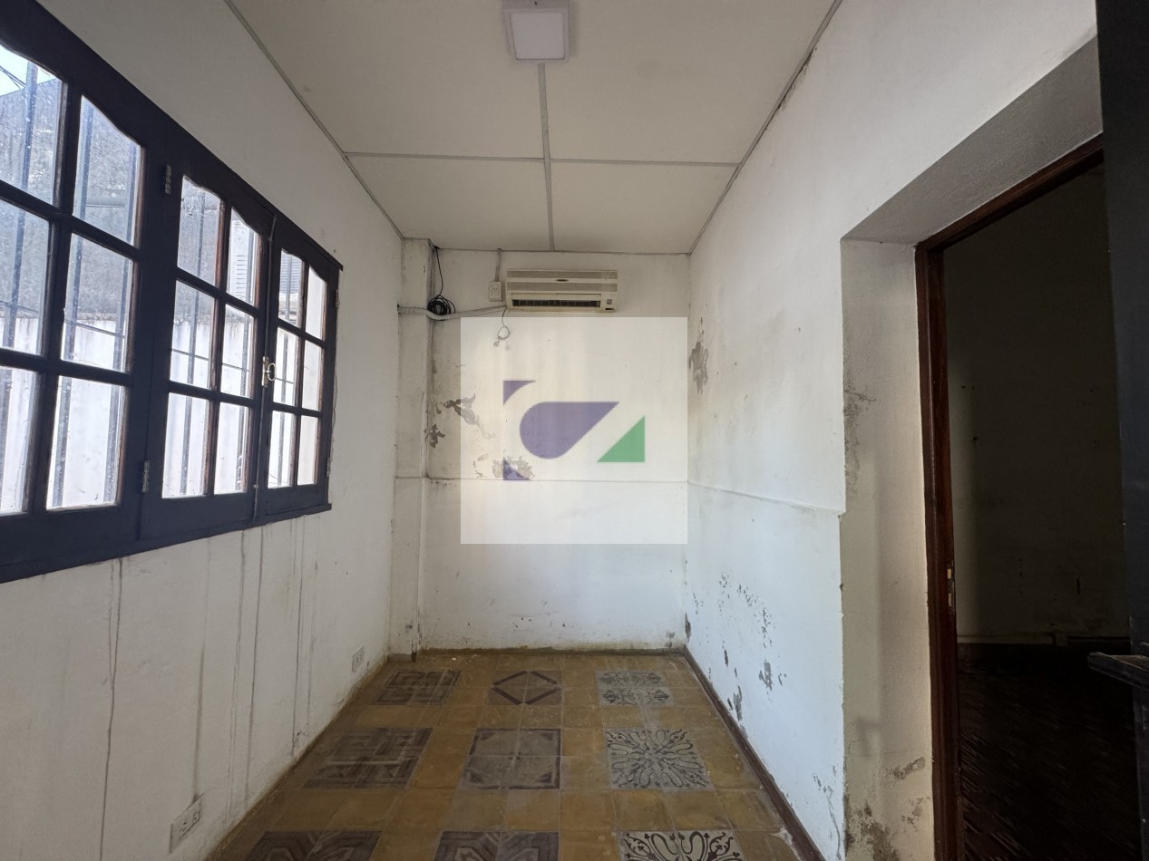 CASA EN VENTA CALLE BALCARCE al 1000