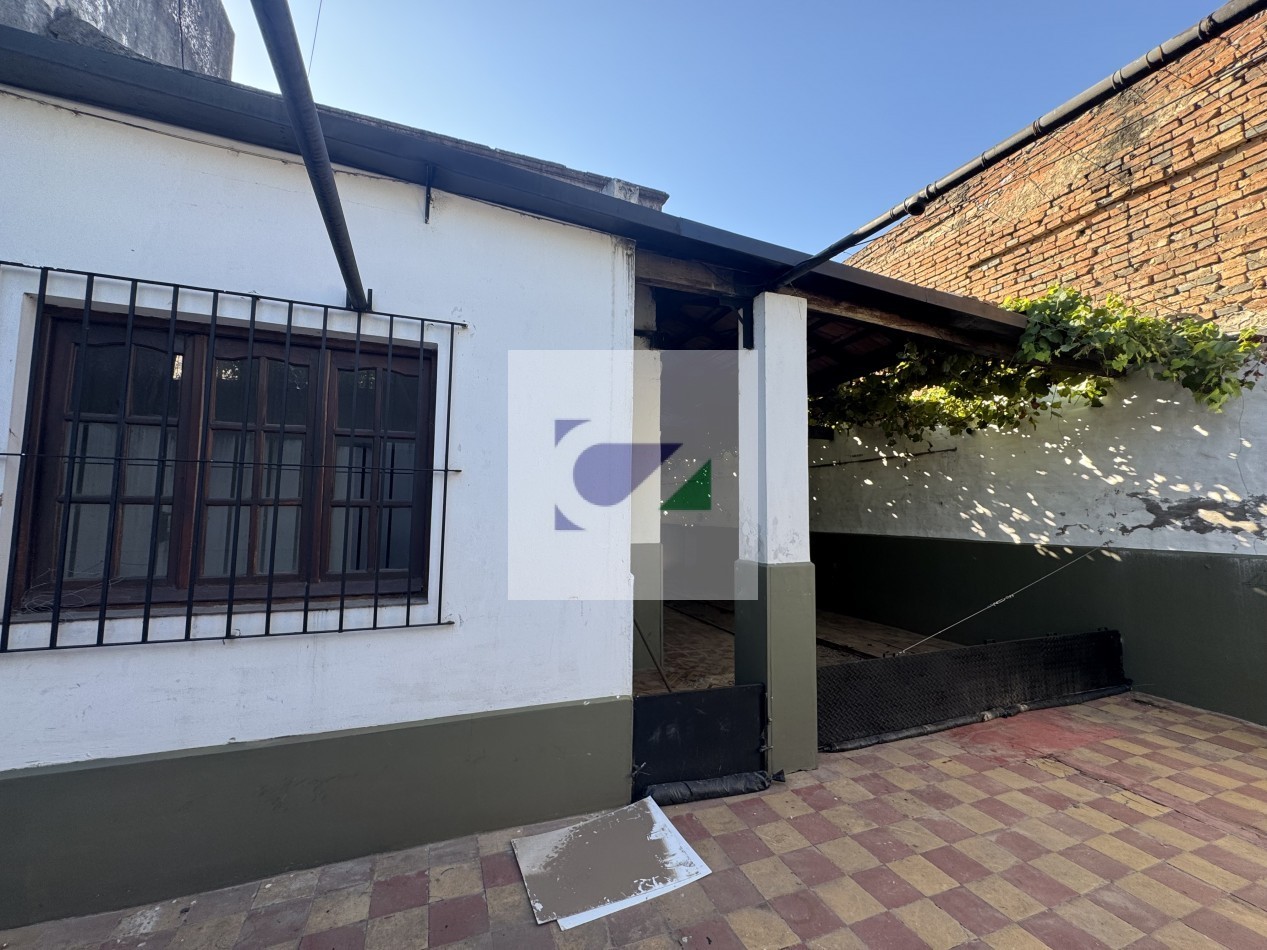 CASA EN VENTA CALLE BALCARCE al 1000
