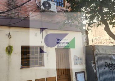 CASA A REFACCIONAR O DEMOLER EN VENTA BOLIVAR AL 800