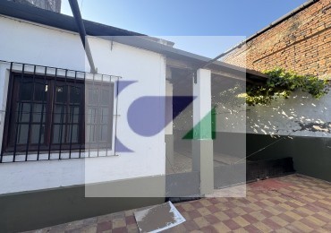 CASA EN VENTA CALLE BALCARCE al 1000